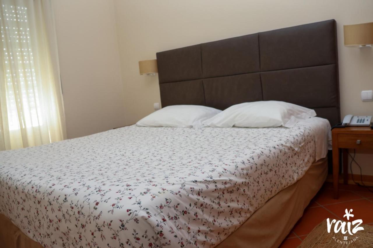 Raiz Alentejana II Bed & Breakfast Регуенгос де Монсараз Екстериор снимка